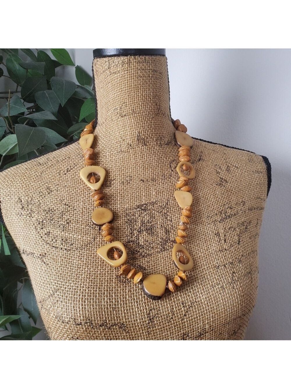 Vintage Style Chunky Natural Seed Resin Statement Necklace